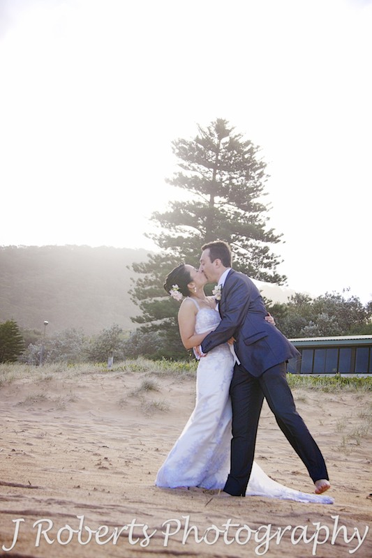 Couple kissing at sunset - wedding photography sydney